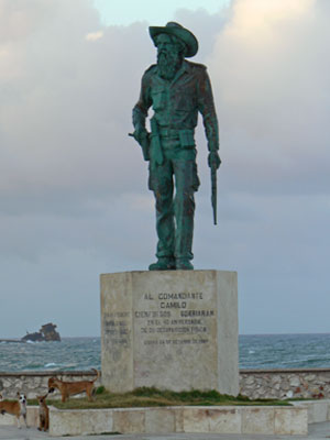Camilo Cienfuegosin patsas