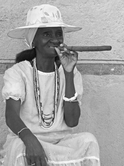 Vanha rouva Cohiban kanssa, Havanna